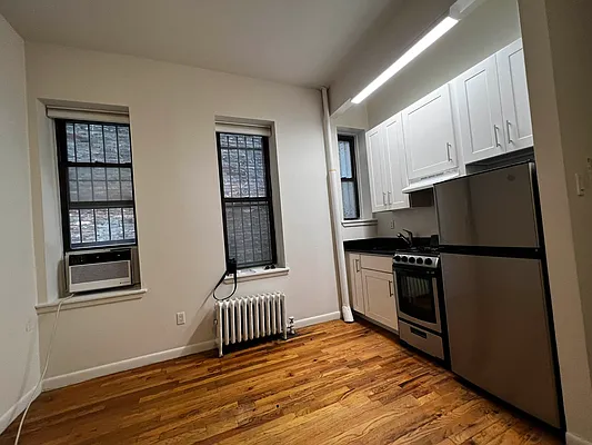 Rented by Salon Realty Corp | media 1