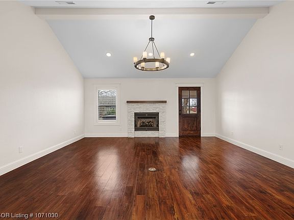 5th image of 2121 Osborne Ln