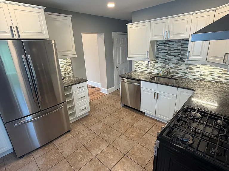 726 E Hector St — Photo 9