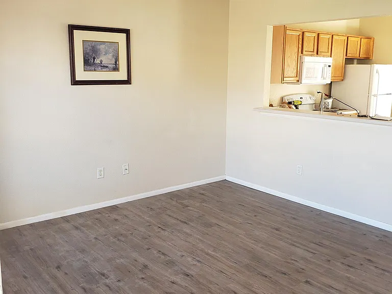 1758 Eagle St #F — Photo 5