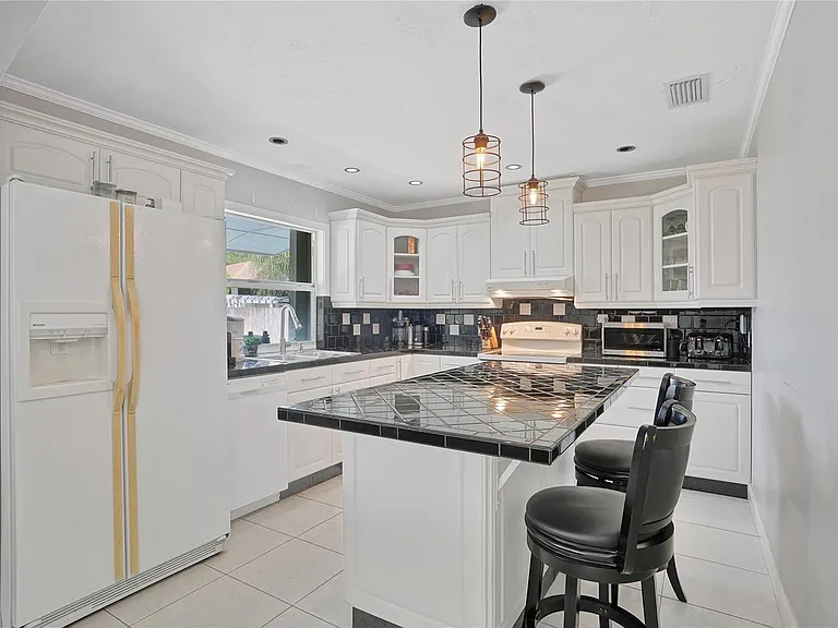 8101 SW 198th St — Photo 4