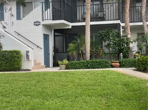 4060 Ice Castle Way APT 10, Naples, FL 34112