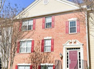 12014 Golf Ridge Ct APT 202, Fairfax, VA 22033