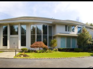 14 Vista Dr, Syosset, NY 11791