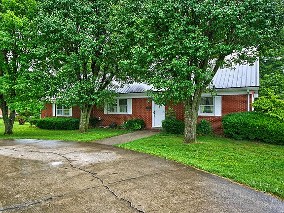 2nd image of 203 Kennedy Ln