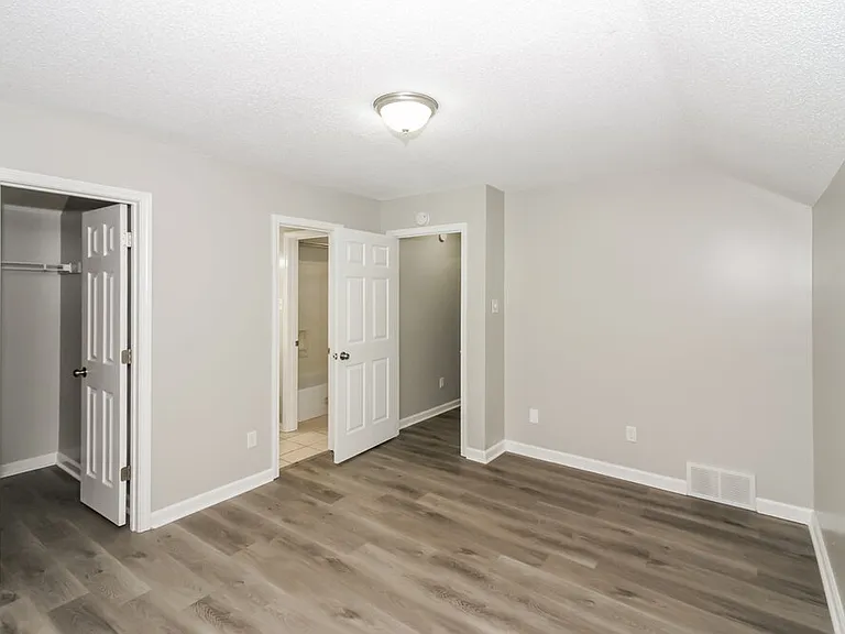 8695 Rogers Park Ave — Photo 12