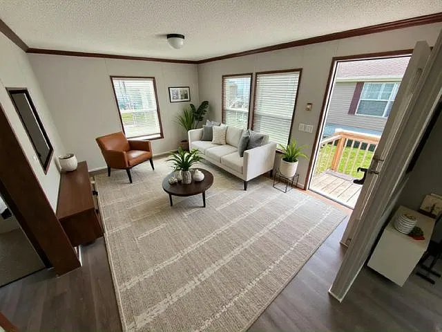 3 bed, 960 sqft, $2,000 — Photo 3