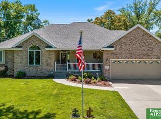906 S Jefferson St, Papillion, NE 68046