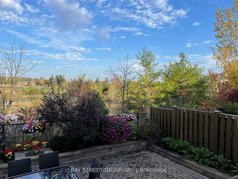 56 Albright Cres