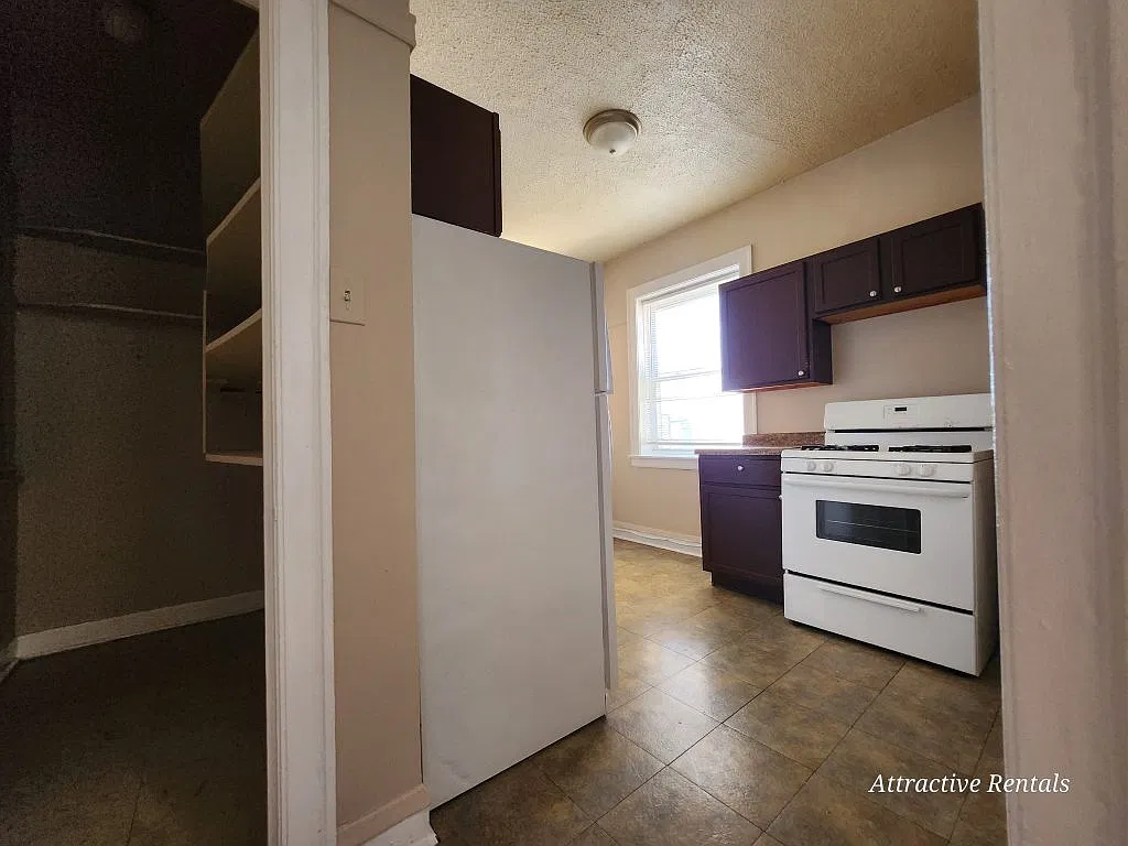 2 bed, 950 sqft, $1,025 — Photo 3
