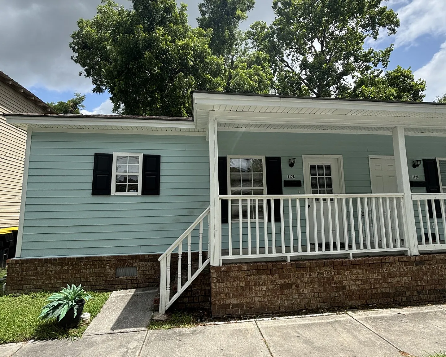 2 bed, 800 sqft, $2,400 — Photo 1