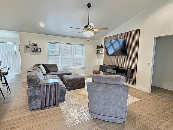5th image of 336 Village Ln