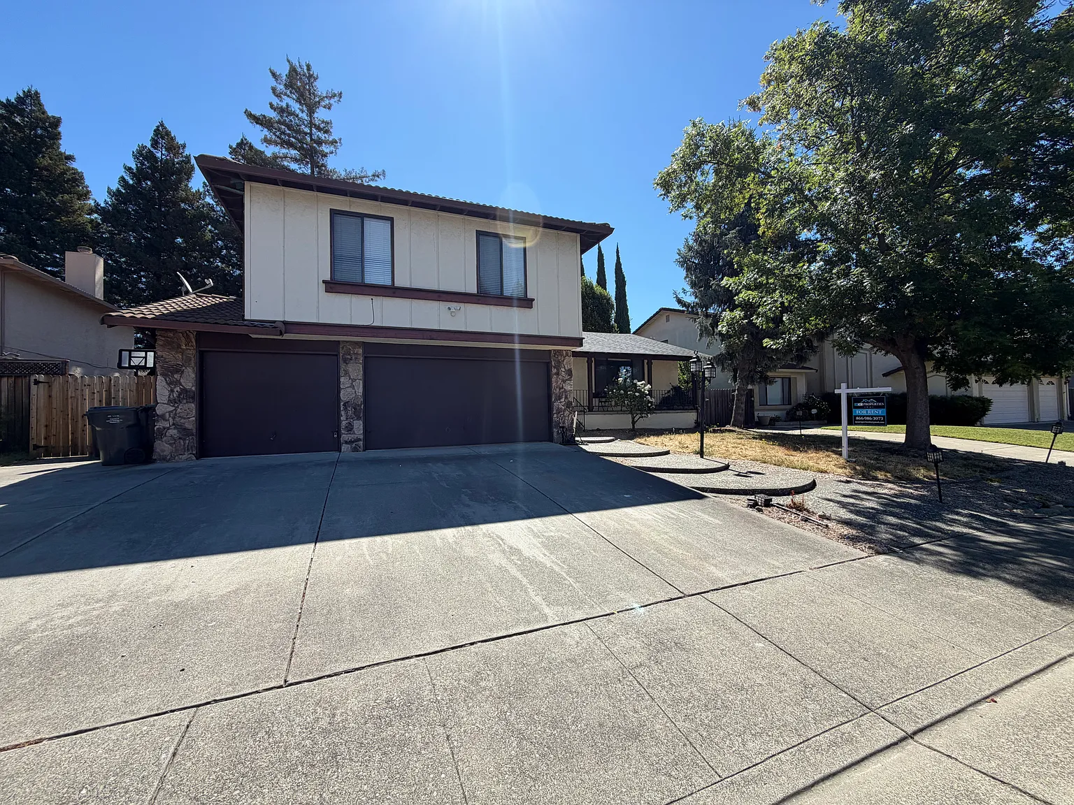 4 bed, 2.5 bath, 2253 sqft, $3,700 — Photo 1
