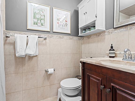 5th image of 359 Webster Ave #2