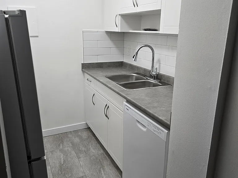 1033 4th Ave — Photo 39