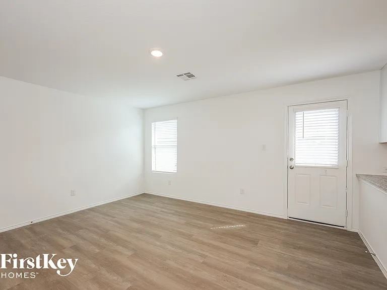 6532 Scarecrow Way — Photo 4