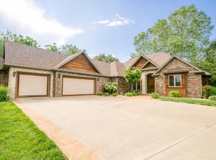 3391 W Bluffview St, Springfield, MO 65810