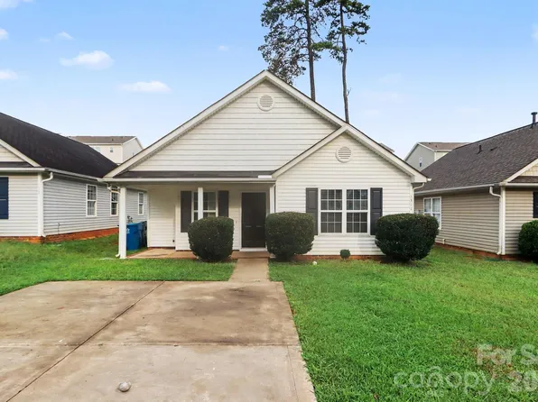 1311 Braveheart Ln, Charlotte, NC 28216