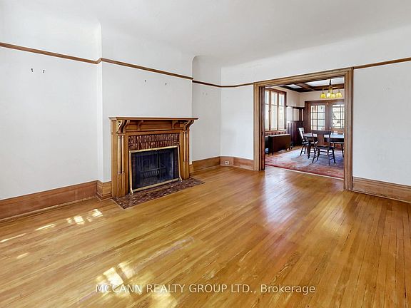 4th image of 252 Sheldrake Blvd