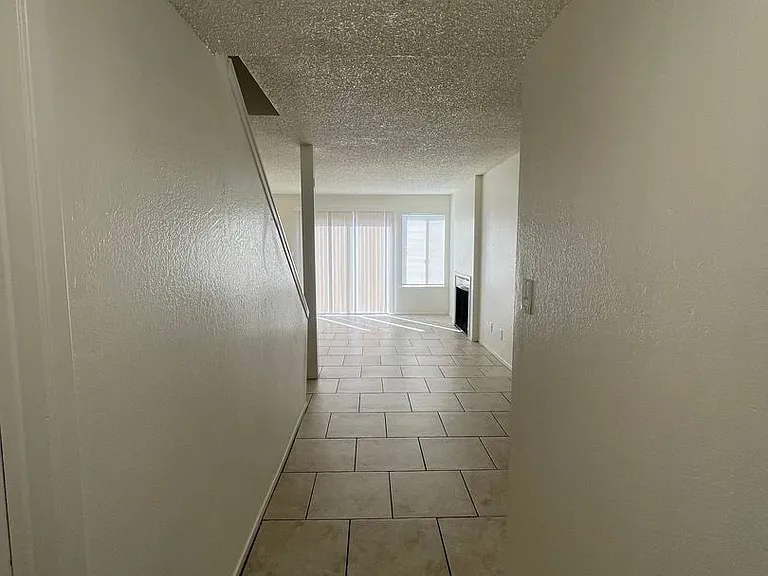 1221 N Peach Ave #152 — Photo 3
