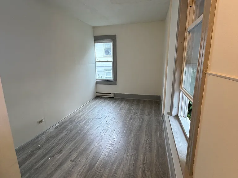 84 Putnam St — Photo 7