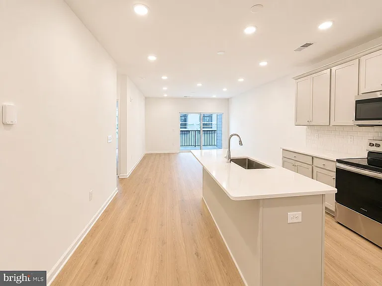 421 Washington St #1103 — Photo 12
