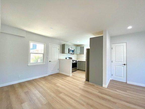 3rd image of 11700 Dorothy St #2
