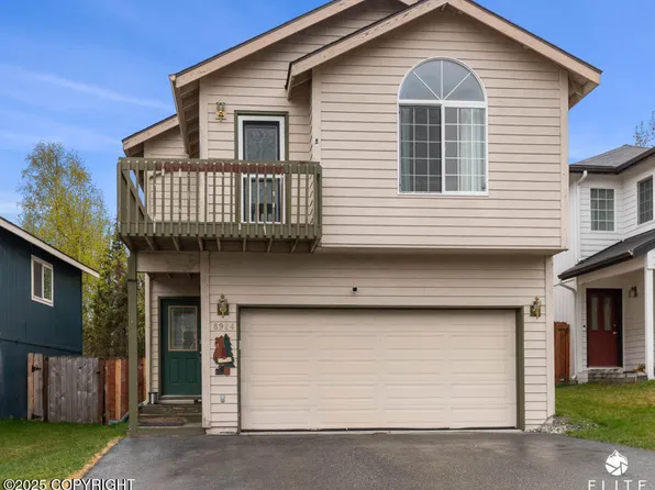 8924 Birch Park Cir, Eagle River, AK 99577