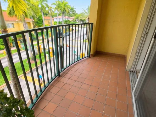 7240 NW 114th Ave APT 304, Doral, FL 33178