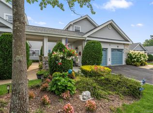 493 Woodscreek Ct, Moriches, NY 11955