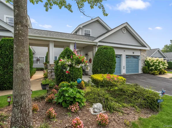 493 Woodscreek Court, Moriches, NY 11955