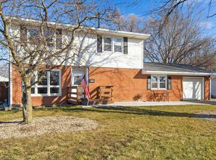 1517 W Cloverdale Rd, Chillicothe, IL 61523