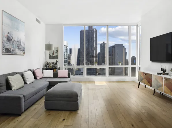 325 Lexington Avenue image 1 of 11