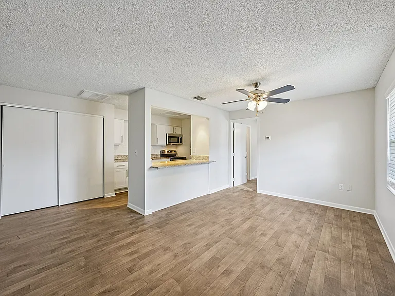 6-web-or-mls-Harden Blvd-S2503-005