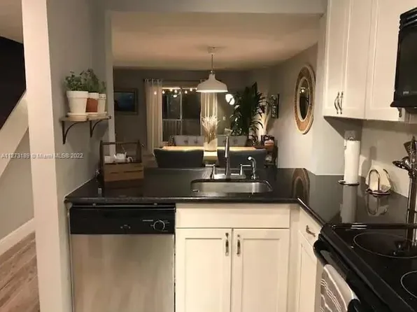 4600 SW 67th Ave APT 206, Miami, FL 33155