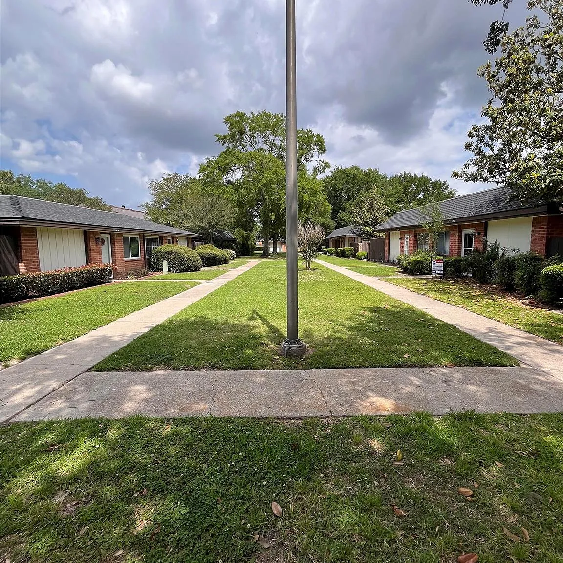 2 bed, 1.0 bath, 900 sqft, $1,400 — Photo 4