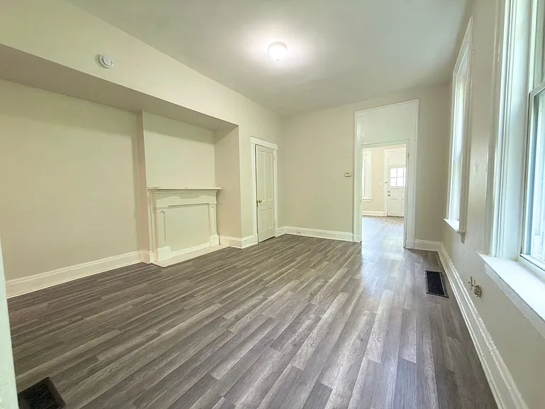 1030 Considine Ave — Photo 5