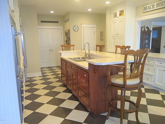 5th image of 17080 Lakeshore Hills Dr