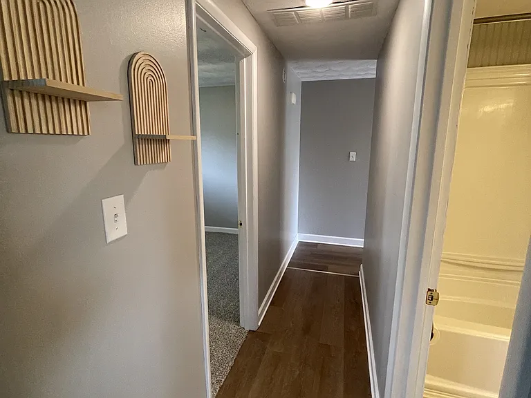 1377 S Maple Ave — Photo 17