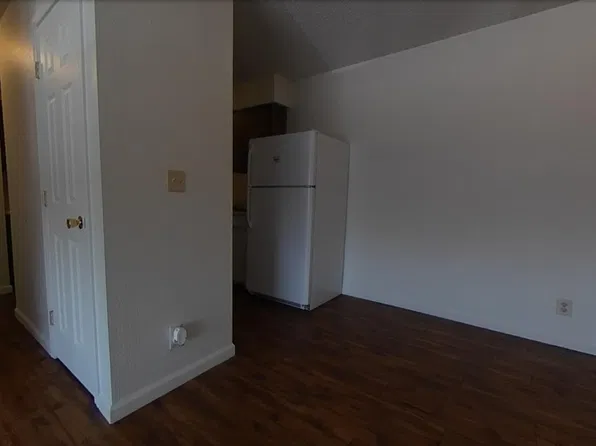 Hollister Apartments