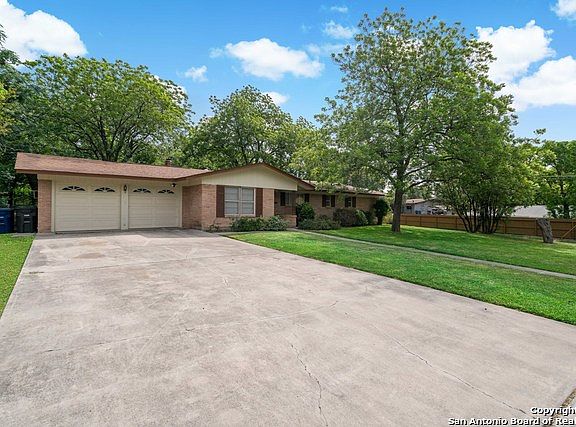3rd image of 3953 Willowbrook Dr