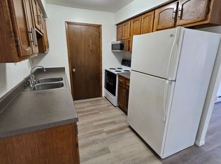1328 Meadowcreek Dr., Pewaukee, WI 53072, Pewaukee, WI 53072