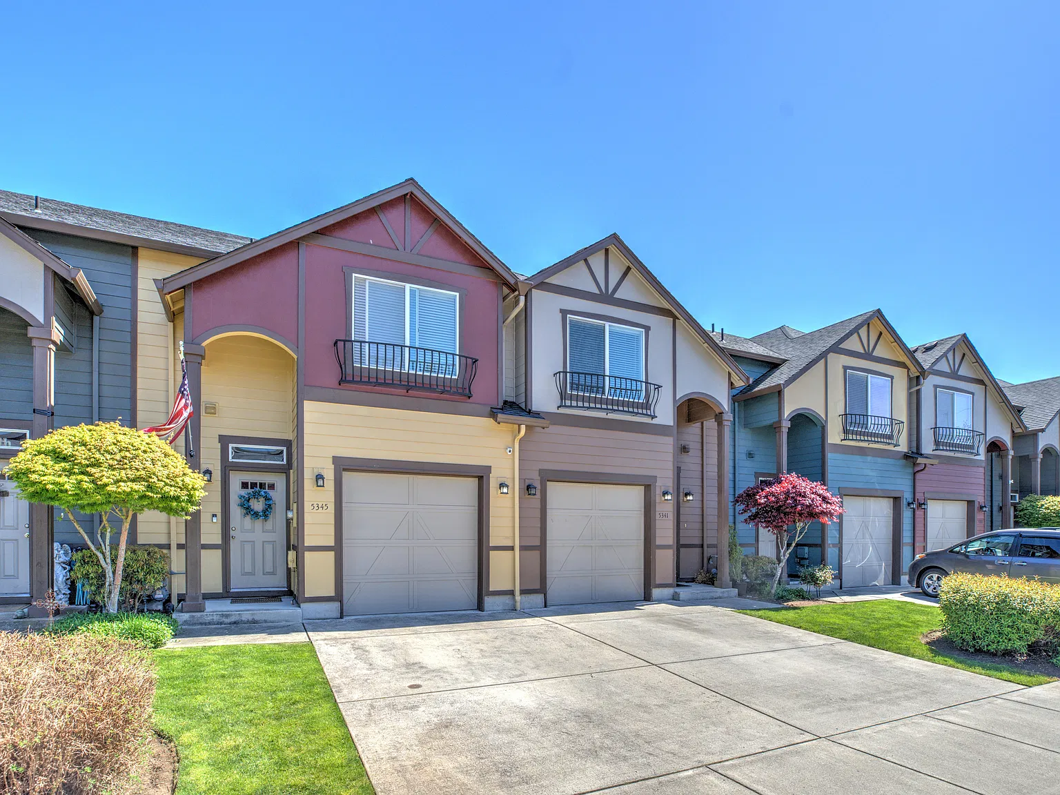 3 bed, 2.5 bath, 1406 sqft, $2,100 — Photo 2