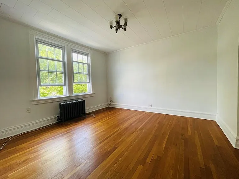 330 Van Duzer St #2 — Photo 6
