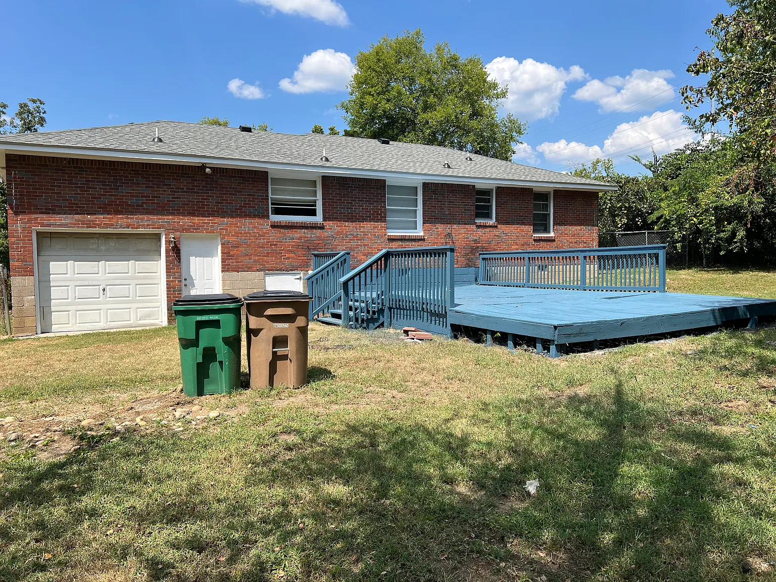 3 bed, 1.5 bath, 1070 sqft, $2,300 — Photo 4