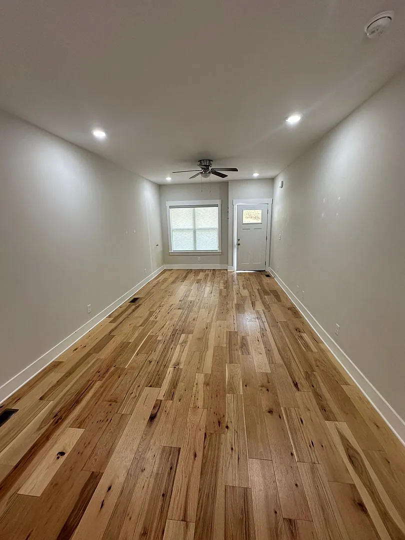 3 beds, 2.5 baths, backyard, 1 car garage! — Photo 3