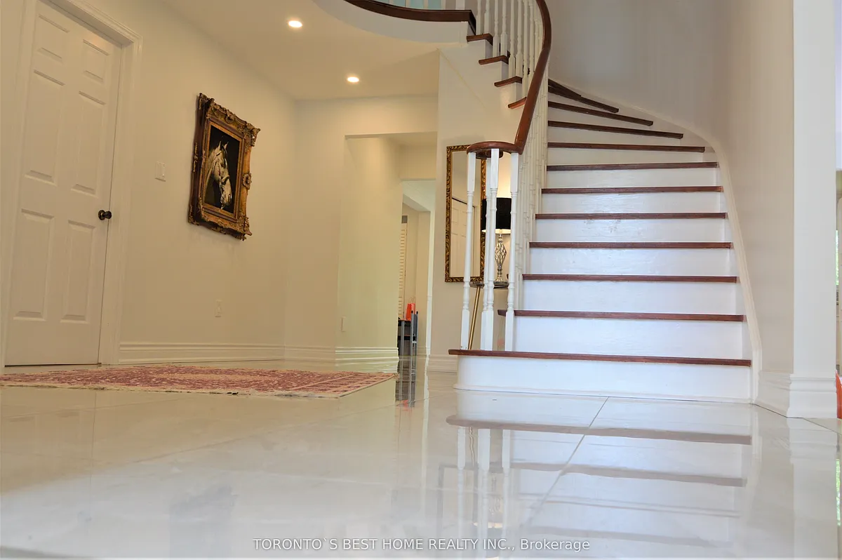 Building Photo - 14 Simmons Cres #MAIN FLOOR