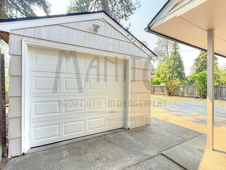 1324 E 43rd Ave — Photo 15