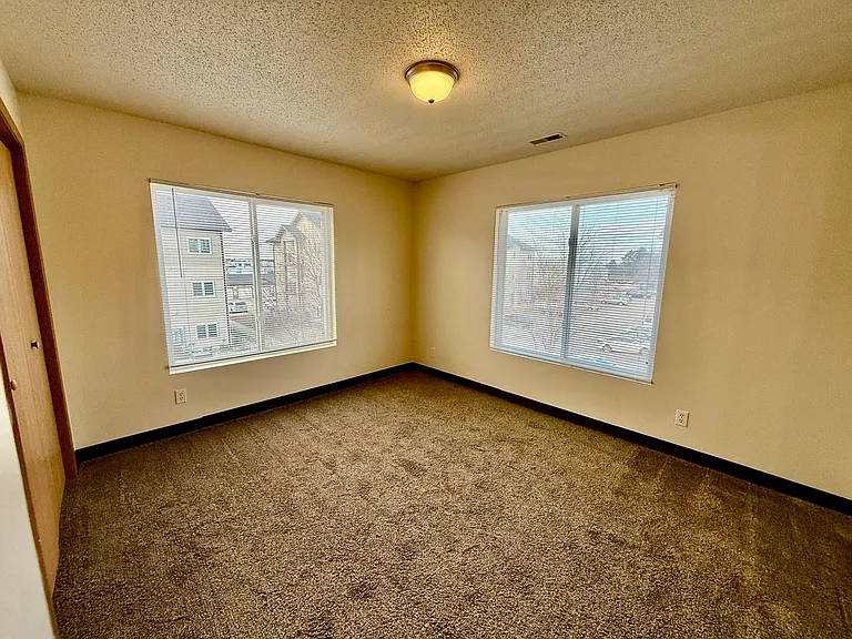 221 Crystal St — Photo 30