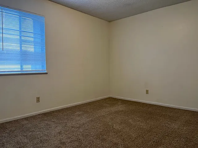 Tiblow Village Apartments — Photo 34